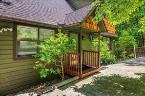 Exterior - 3 King Beds, Very Private, Stunning View, Hot Tub (Gatlinburg)
