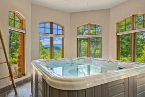 Interior - Lux Estate • EPIC Mtn Views • HotTub • FirePit • KingSuites • Wood Fern Lodge (Gatlinburg)
