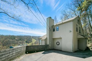 Exterior - DogFriendly •MtnView •HotTub •Sauna •Dollywood tkt (Gatlinburg)