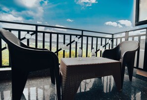 Terrace/patio - La Classe Hotel (Gihundwe)