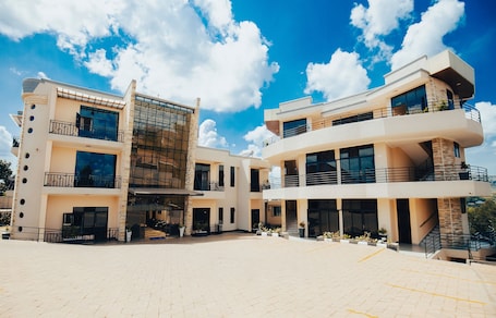 Exterior. La Classe Hotel