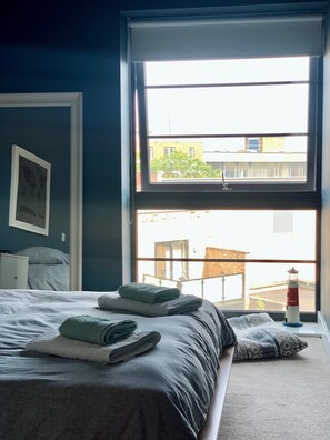 1 bedroom, WiFi - Loft style, sunny apartment in Woolwich, close to Elizabeth line (London)