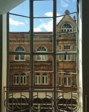 Interior - Loft style, sunny apartment in Woolwich, close to Elizabeth line (London)