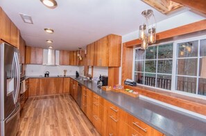Fridge, microwave, oven, stovetop - Private 1 acre in Arts & Craft District. Hot Tub. Games. Family Friendly!  (Gatlinburg)