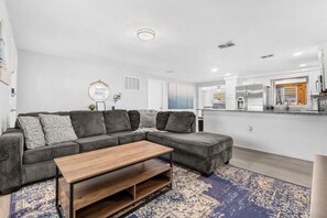 TV, fireplace - Mustafa Holiday House · Cozy 2 BR home close to Beaches and Sponge Docks! (Holiday)