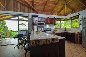 Refrigerador, microondas, horno, cafetera/tetera