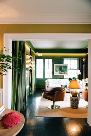 Library - Aida Hotel (Kansas City)