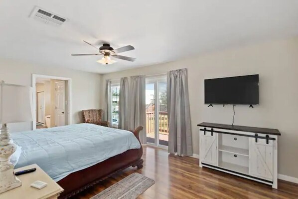 3 bedrooms, desk, WiFi, bed sheets