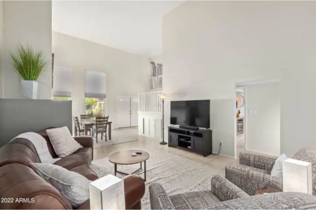 Cozy 3 bed home with soaring 18 foot ceilings walkable to old town Scottsdale.