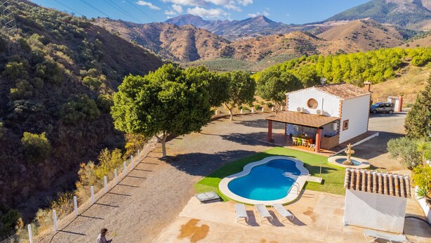 A villa with a swimming pool, a patio, and a view of the surrounding hills. - Cubo's Finca La Curva High Privacy / Private pool / Views (Pizarra)