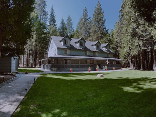 Sugar Pine Room at Tall Timbers Bed & Breakfast