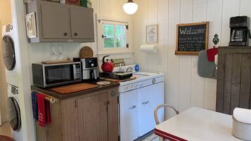 Fridge, microwave, oven, coffee/tea maker