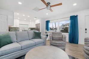 Smart TV - Private 2 BR steps from beach on Casey Key (Nokomis)