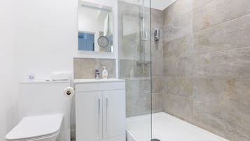 Studio Kota, 1 Tempat Tidur Double, pemandangan halaman | Kamar mandi
