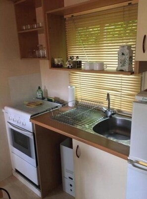 Fridge, microwave, oven, stovetop - Mobile home with parking (Chorges)