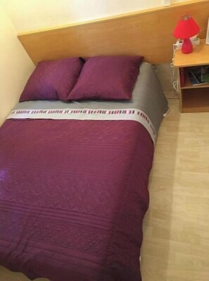 2 habitaciones, tabla de planchar con plancha, wifi y ropa de cama 