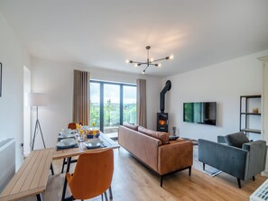 Fireplace - 3 bedroom accommodation in Summerbridge, near Pateley Bridge (Summerbridge, near Pateley Bridge)