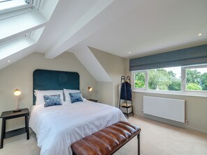 3 quartos, Wi-Fi de cortesia, roupa de cama