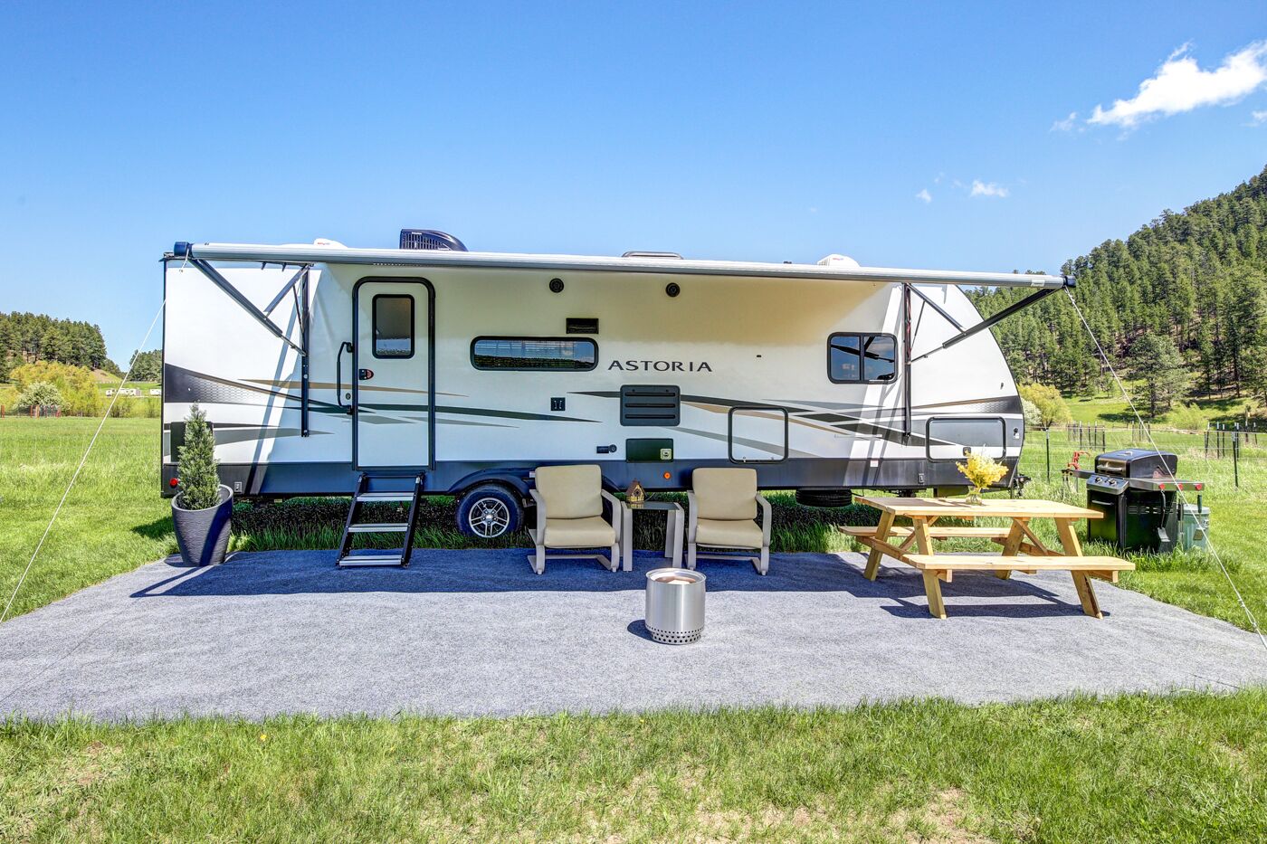 Robin: Quiet! Views! King Bed! Near Trails! Weekly -5%!