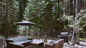 Property grounds - Family Deluxe Suite at Tall Timbers Bed & Breakfast (Shingletown)