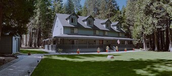 Family Deluxe Suite at Tall Timbers Bed & Breakfast