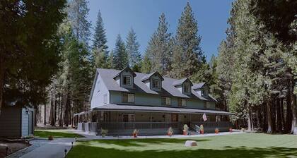 Family Deluxe Suite at Tall Timbers Bed & Breakfast