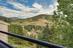 Property grounds - 6 Mi to Keystone Resort: Cozy Lake Dillon Condo! (Dillon)