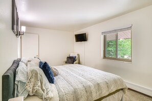 3 bedrooms, Internet, bed sheets - 6 Mi to Keystone Resort: Cozy Lake Dillon Condo! (Dillon)