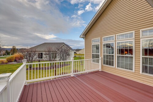 Family Home Near Beach ~ 6 Mi to Dtwn Canandaigua