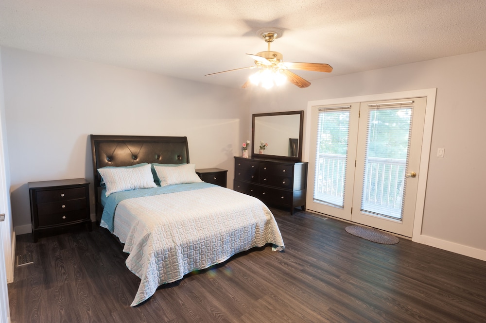 Lakefront, Amazing view Cottage beside Haliburton city Dysart et al