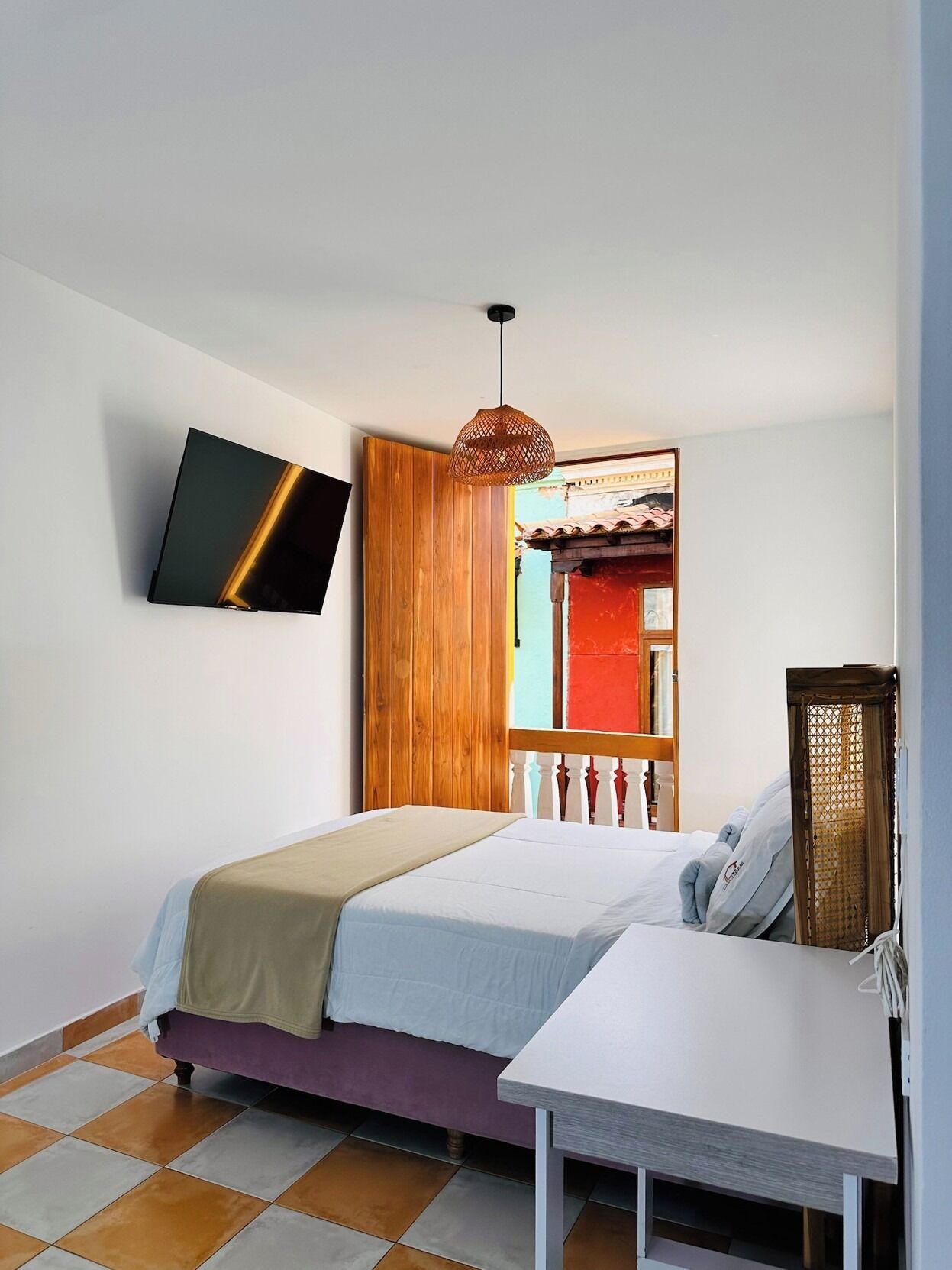 Wifi gratis y ropa de cama 