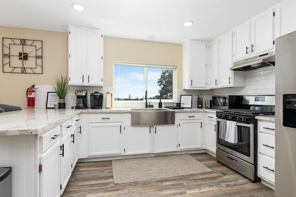 Refrigerador, microondas, horno, placa de cocina