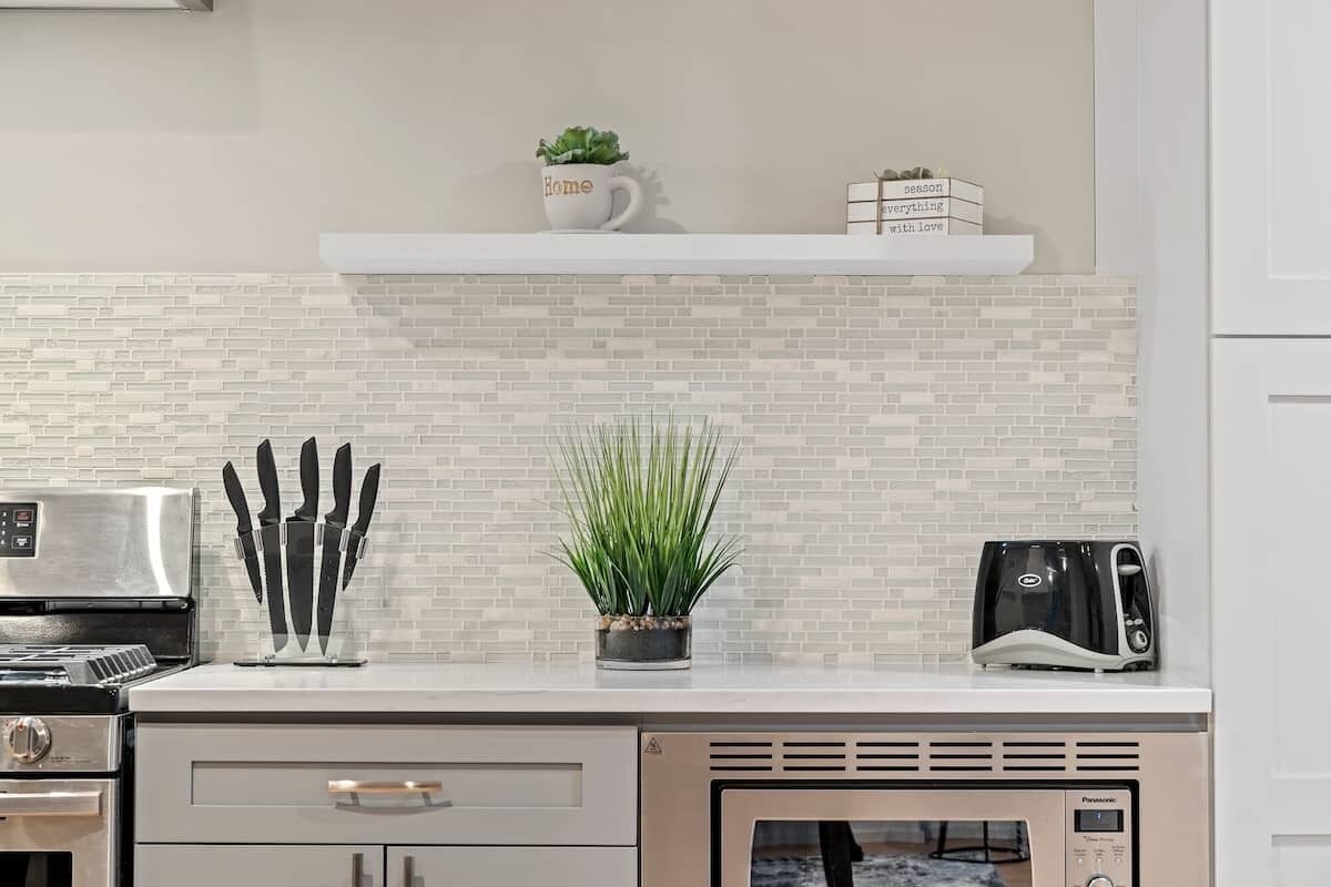 Microondas, horno, parrilla de estufa y lavavajillas 