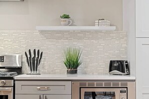 Micro-ondes, four, plaque de cuisson, lave-vaisselle