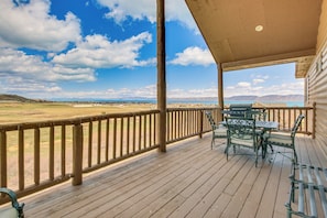 Outdoor dining - 3 Mi to Bear Lake & Marina! Spacious Group Getaway (Garden City)