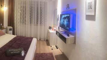 City Room | In-room safe, iron/ironing board, free WiFi
