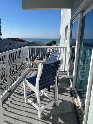 Property grounds - Spacious condo just steps from the beach! (Redington Shores)
