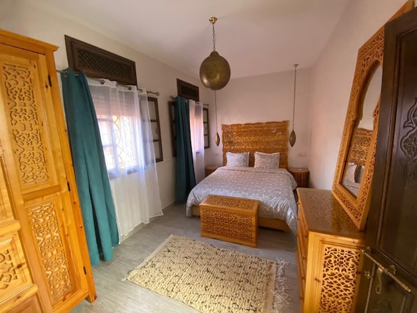 2 chambres, fer et planche Ă repasser, Wi-Fi, literie fournie