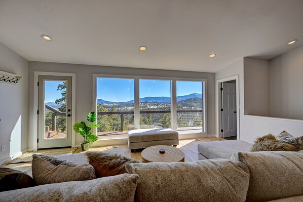 スマートテレビ、テレビゲーム、DVD プレーヤー、テーブルサッカー台