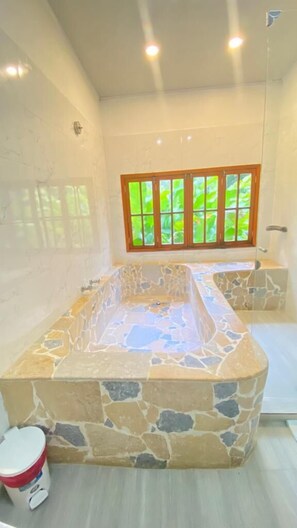 Down duvets, free WiFi, bed sheets - eco hostal kuima (Santa Marta)