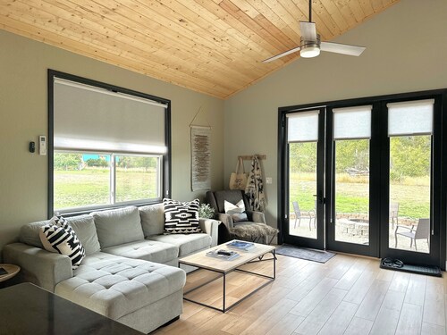 Modern,  but cozy apartment with spectacular views of the Bitterroot mountains