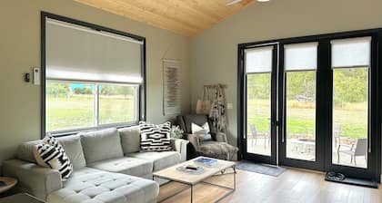 Modern, but cozy apartment with spectacular views of the Bitterroot mountains