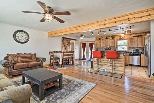 Royal Gorge Pool House- Heated Pool & Hot Tub!