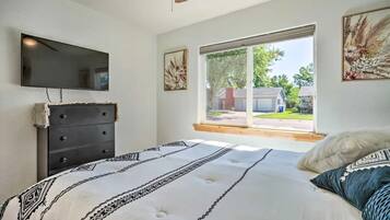 4 bedrooms, travel cot, free WiFi, bed sheets