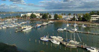 Stunning Lake n City View 2BD 2BA