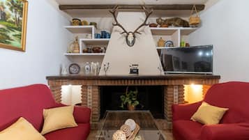 Televisión y chimenea