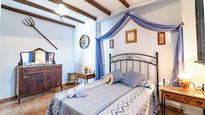8 Schlafzimmer, Bügeleisen/Bügelbrett, Reisekinderbett, WLAN