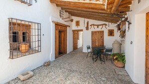 Outdoor dining - Cortijo rural Majolero Castillo de Locubín by Ruralidays (Jaén)