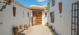 Cortijo rural Majolero Castillo de Locubín by Ruralidays