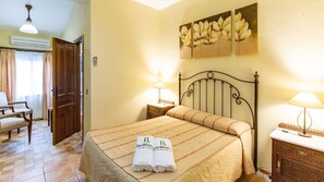 4 chambres, fer et planche à repasser, lit parapluie